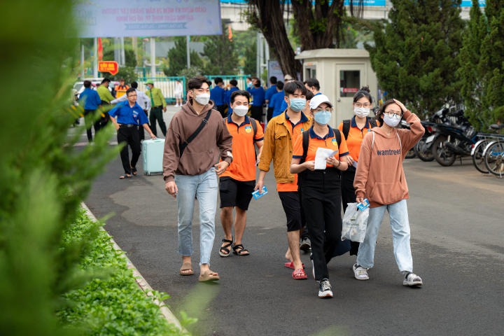 Hội trại AMAZING HUTECH 2023 chính thức khai mạc, sinh viên bật mood “chơi hết sức, quẩy hết mình” 123