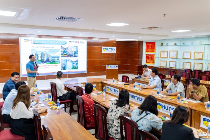 Ban Giám hiệu, giáo viên Trường THCS & THPT Tân Lộc (Cà Mau) tham quan không gian học tập HUTECH 48