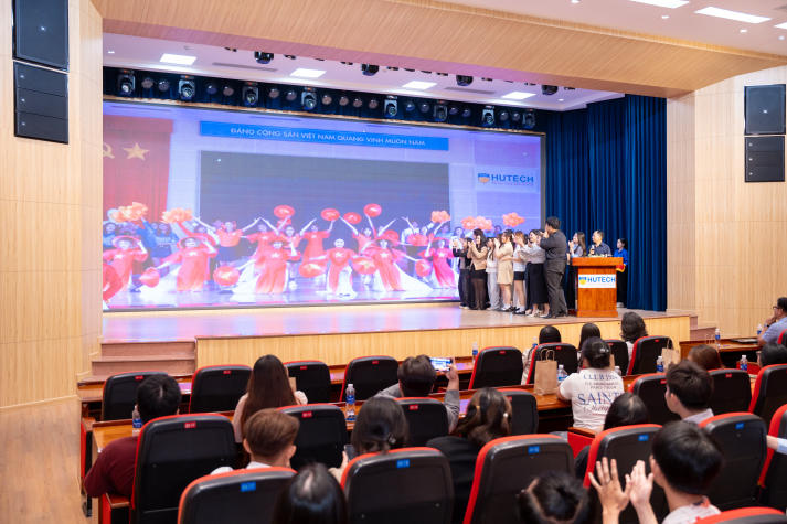 Khoa Khoa học Xã hội và Quan hệ Công chúng tôn vinh loạt dự án ý nghĩa của sinh viên 88