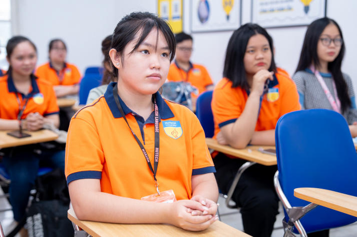 Sinh viên Khoa Tiếng Anh tiếp cận mô hình đào tạo chuẩn quốc tế tại IELTS Mentor 43