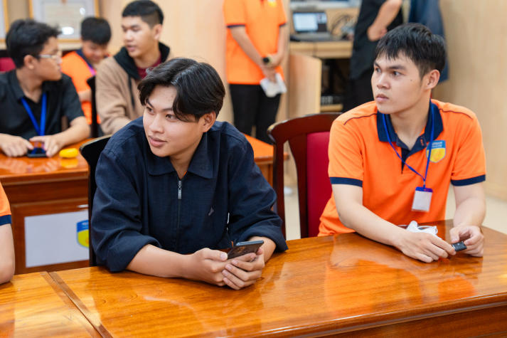 Định hình tương lai xanh: Sinh viên Viện Kỹ thuật HUTECH và hành trình khám phá công nghệ xe điện 22