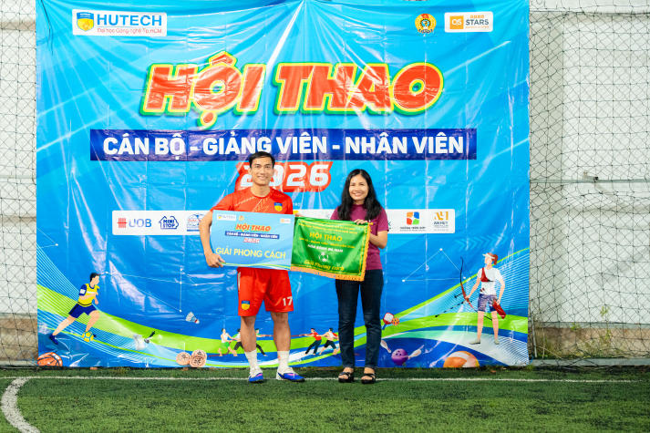 [Hội thao CB-GV-NV 2026] Tuyển sinh - Truyền thông - Marketing lên ngôi vô địch Bóng đá nam 131