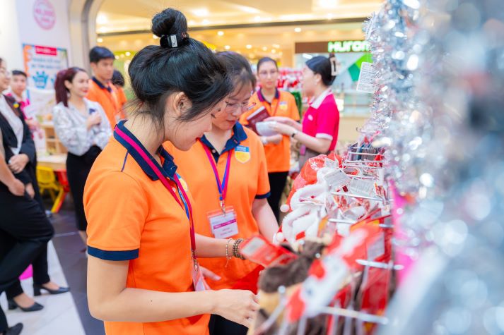 [Video] Sinh viên Viện Đào tạo Quốc tế học hỏi về quy trình vận hành kinh doanh tại AEONMALL Việt Nam 11