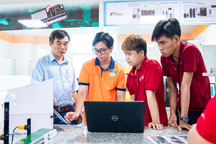 [Video] Kỹ thuật đỉnh cao - Ý tưởng táo bạo: Loạt sản phẩm của sinh viên HUTECH gây sốt 118