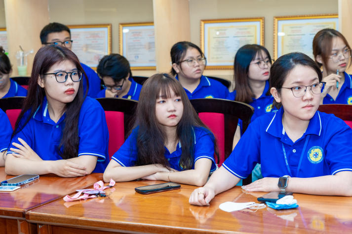 Veterinary Medicine and Animal Husbandry students uncover gut microbiota mysteries with Tunghai University Professor 38