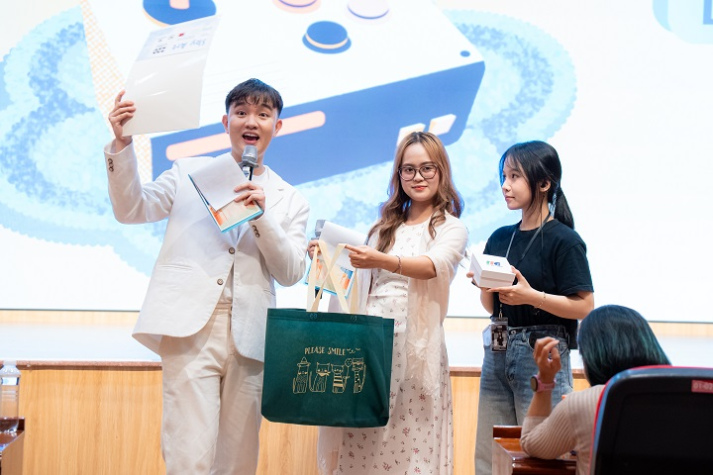 Đạo diễn Phạm Thiên Ân truyền cảm hứng tại lễ chào đón tân binh Truyền thông - Điện ảnh 87