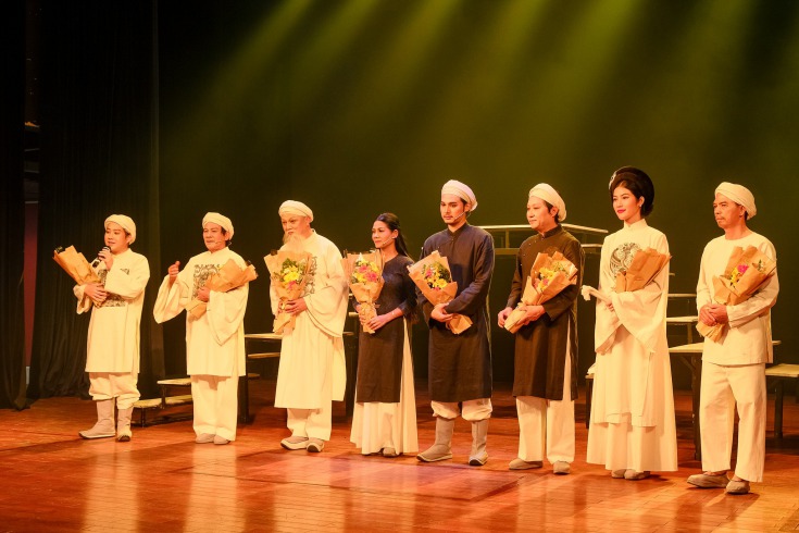 Sinh viên ngành Truyền thông đa phương tiện khám phá quy trình trình diễn tại Nhà hát Cải lương Trần Hữu Trang 35