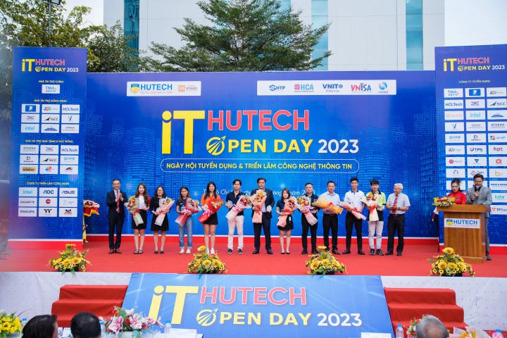 Gần 50 doanh nghiệp mang đến 3000 vị trí tuyển dụng hấp dẫn cho sinh viên tại HUTECH IT OPEN DAY 2023 104