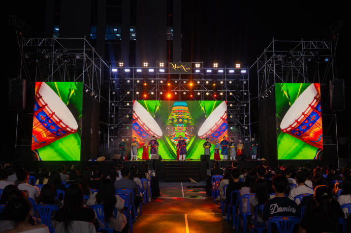 Sinh viên HUTECH thắp sáng niềm tự hào Việt qua chuỗi đồ án nghệ thuật hoành tráng 79