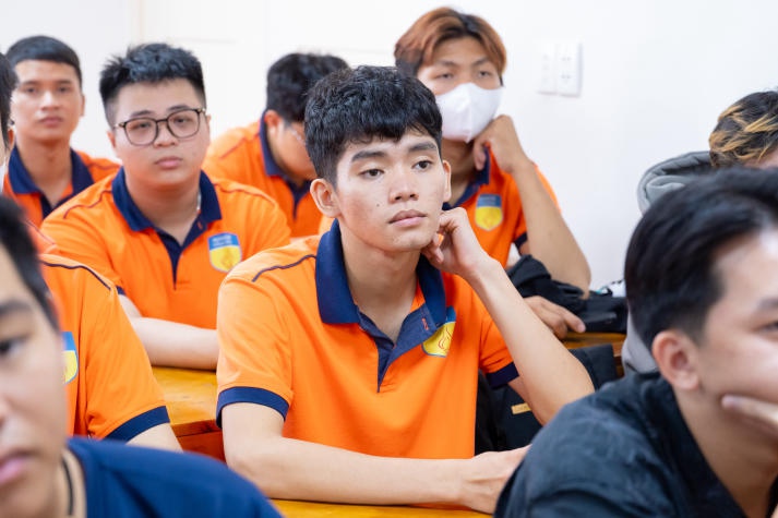 Sinh viên VJIT tìm hiểu cơ hội việc làm Kỹ sư ô tô cùng doanh nghiệp Nhật 50