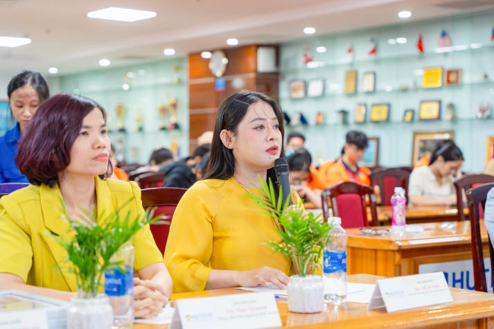 Khi sinh viên Khoa Quản trị kinh doanh trở thành những người truyền cảm hứng 66