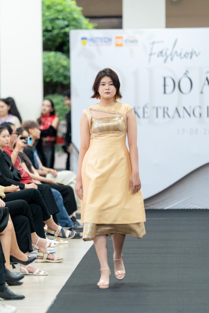 Ngắm 17 bộ sưu tập độc đáo tại show “Trang phục dạo phố” của sinh viên ngành Thiết kế thời trang 48