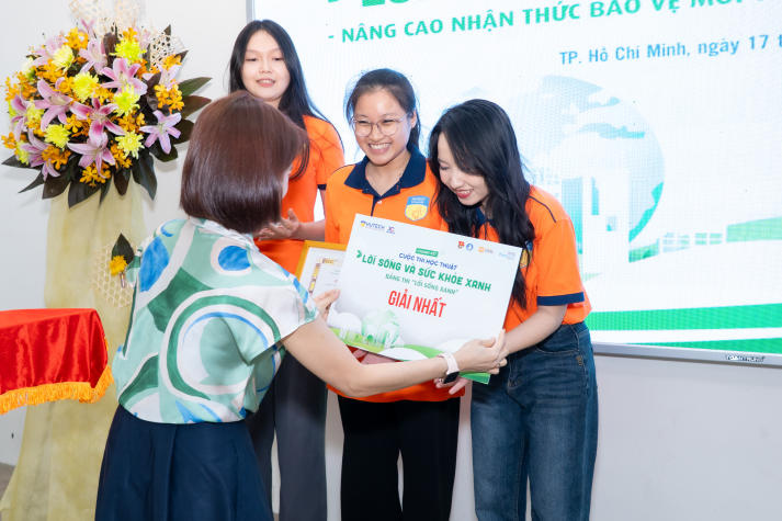 Lối sống xanh - Sức khỏe xanh: Sinh viên HUTECH kiến tạo tương lai bằng hành động bền vững 354
