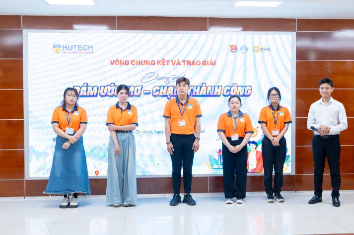 Sinh viên HUTECH được tiếp thêm động lực cùng Chương trình “Dám ước mơ - Chạm thành công 2024” 104