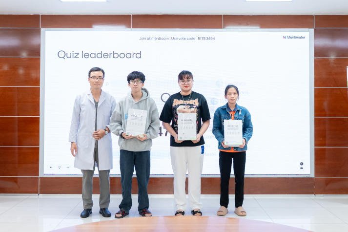 Sinh viên HUTECH trang bị “tấm khiên” bảo vệ sức khoẻ lúc giao mùa cùng chuyên gia 141