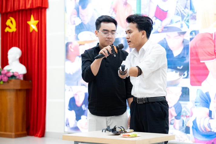 “Cụt yêu đời” Nguyễn Ngọc Nhứt trở thành tân Quán quân HUTECH Startup Wings 2024 99