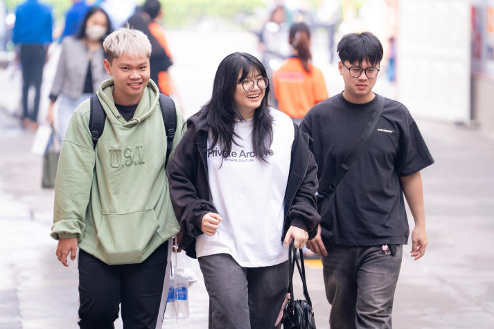 [Video] Ngày đầu năm học 2025-2026 tại HUTECH: Hào hứng, rộn ràng và đầy kỳ vọng 25