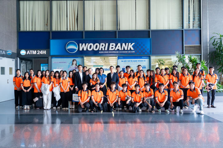Sinh viên Khoa Tài chính - Thương mại tiếp cận thực tế nghề ngân hàng tại Woori Bank 9