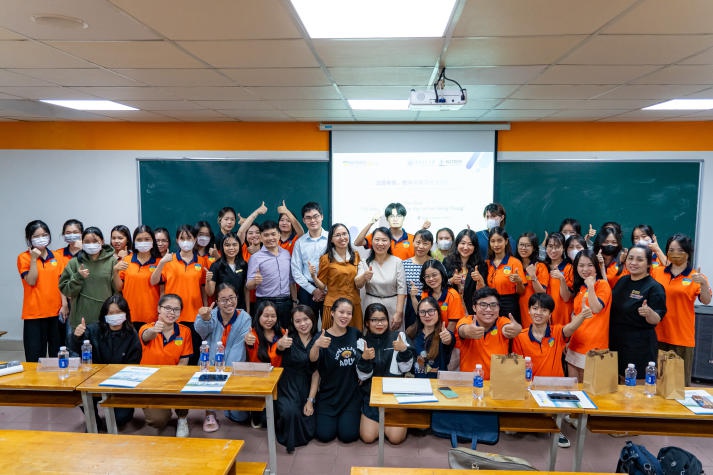 Nâng cao kiến thức về lý luận, phương pháp dạy và học tiếng Trung cho giảng viên và sinh viên Khoa Trung Quốc học HUTECH 108