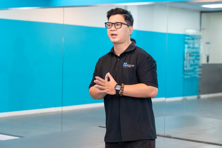 Khơi nguồn tư duy ngành nghề của sinh viên ngành Marketing từ chuyến tham quan tại The New District 8