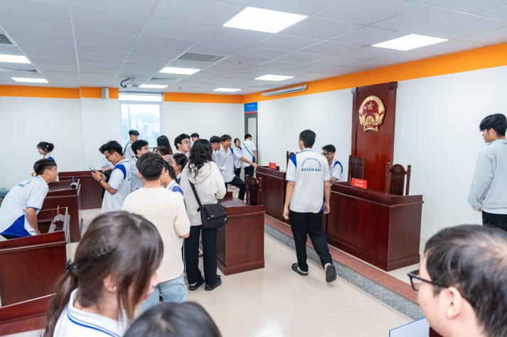 Vi vu HUTECH, đoàn học sinh tỉnh Trà Vinh khám phá “Đại học GenZ” 36