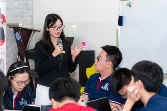 Học sinh THPT khám phá ứng dụng AI và định hướng tương lai cùng I-HUTECH 57