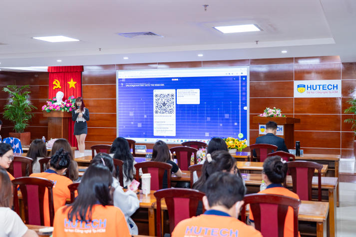 Sinh viên Khoa Marketing - Kinh doanh quốc tế mở khóa kỷ nguyên công nghệ Web3 cùng chuyên gia 25
