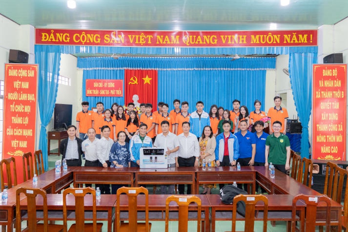 Viện Khoa học Ứng dụng trao tặng máy lọc nước đến bà con tỉnh Bến Tre 66