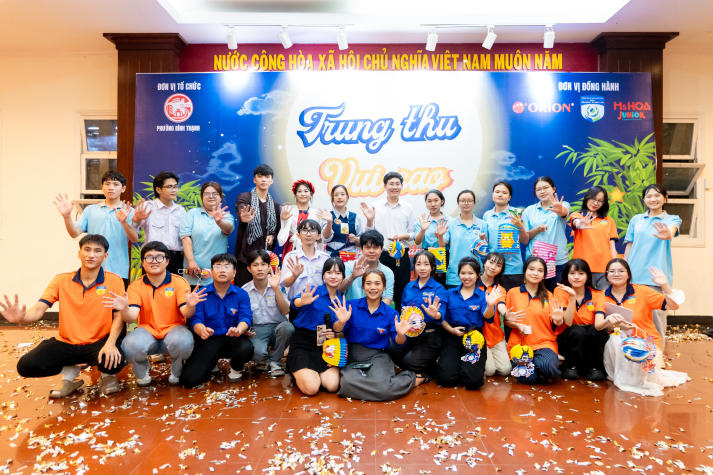 Thắp sáng đêm trăng yêu thương: Sinh viên Khoa Điều dưỡng - Kỹ thuật y học mang Trung thu đến với trẻ em Bình Thạnh 69