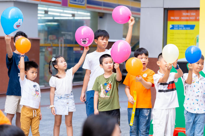 [Video] Ngày hội tuổi thơ HUTECH: Hành trình sắc màu cho những thiên thần nhỏ 42
