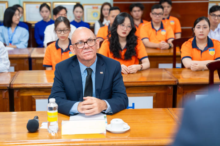 HUTECH welcomes Deputy Minister of Higher Education of the Republic of Cuba, strengthening international collaboration in education and research 25