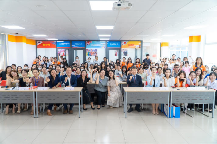 Gặp gỡ Tổng lãnh sự Hàn Quốc, sinh viên Khoa Hàn Quốc học được tiếp thêm động lực học tập 96