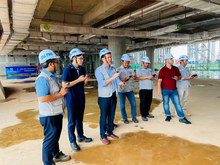 Học viên cao học HUTECH tìm hiểu hệ kết cấu không gian tại công trình nhà ga sân bay Long Thành 16