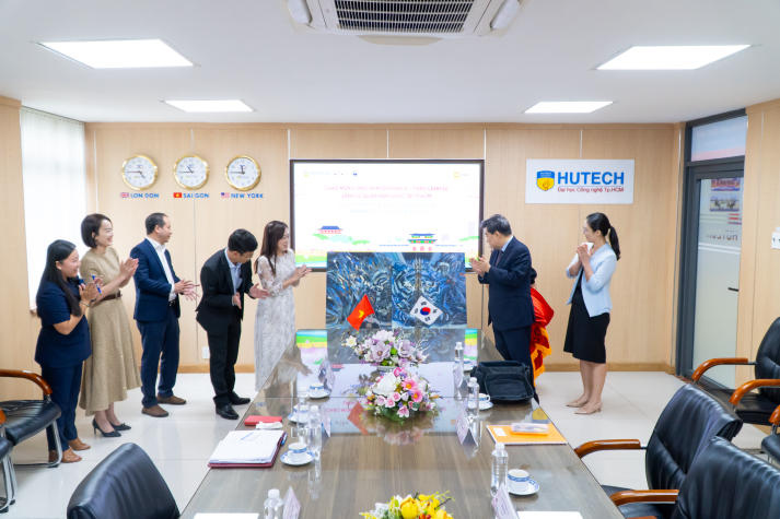 HUTECH welcomes Consul General of the Republic of Korea, advancing educational cooperation and global opportunities for students 92