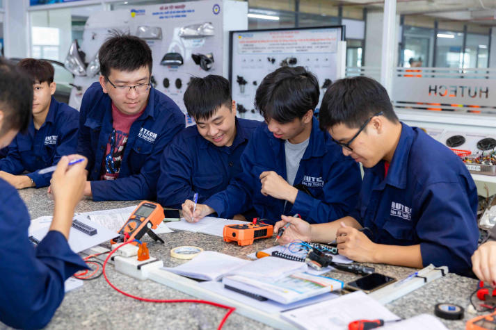 [Video] HUTECH-ers “come back” sau Tết: Sạc đầy năng lượng, chinh phục những mục tiêu mới 84