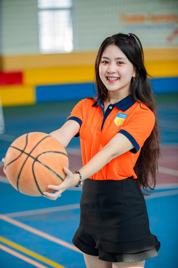 [Ảnh] Trai tài gái sắc HUTECH tự tin “show” nét đẹp năng động đậm chất Gen Z tại đa sân chơi 123