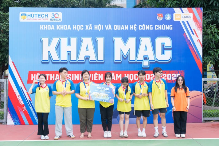 Khoa Khoa học Xã hội và Quan hệ Công chúng tưng bừng khai mạc Hội thao sinh viên năm học 2024-2025 192