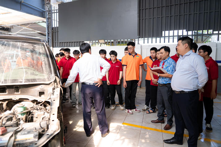 Sinh viên Viện Kỹ thuật trải nghiệm thực tế tại Xưởng VinFast Văn Hiền, tiếp cận công nghệ ô tô hiện đại 42