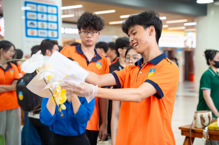 “Khoác áo mới” cho hoa lan: Hành trình sáng tạo của sinh viên Công nghệ sinh học 69