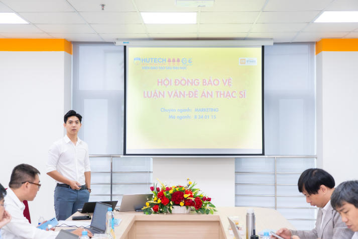 Nhiều đề tài thể hiện xu hướng tiếp thị hiện đại tại buổi bảo vệ luận văn/đề án Thạc sĩ ngành Marketing 42