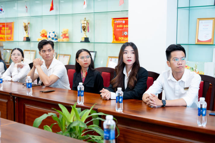 Học viên cao học HUTECH khám phá cơ hội nghề nghiệp và phương pháp giảng dạy quốc tế tại Royal School 35