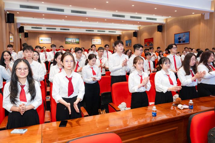 Khởi động Học kỳ doanh nghiệp 2026, sinh viên Quản trị Du lịch - Nhà hàng - Khách sạn sẵn sàng rèn nghề 50