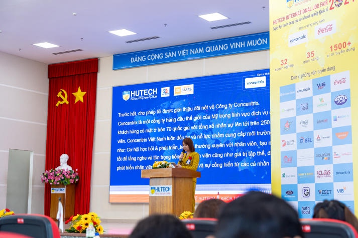 [Video] Sinh viên hào hứng “săn” hơn 1.500 đầu việc hấp dẫn tại “HUTECH International Job Fair 2024” 49