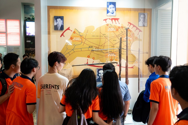Sinh viên VKIT tiếp nối hành trình khám phá di sản tại Bảo tàng TP.HCM và Dinh Độc Lập 22