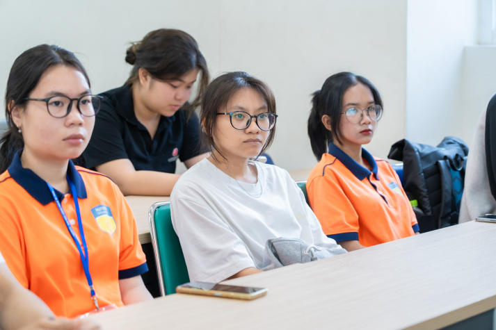 Sinh viên Khoa Kiến trúc - Mỹ thuật tiếp bước chân Bác, lan tỏa bản lĩnh thanh niên 95