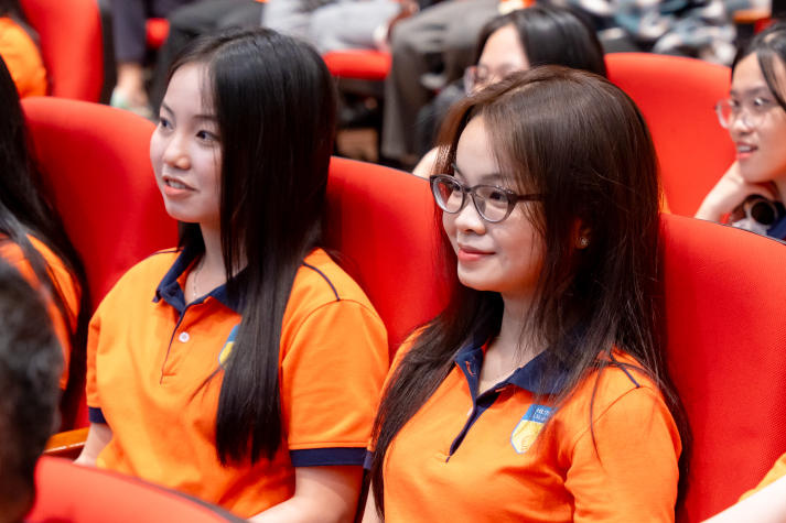 [Video] Gen Z HUTECH “bắt trend” kinh doanh số cùng loạt chuyên gia 107