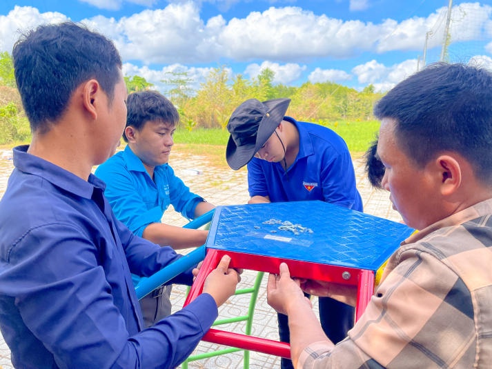 HUTECH bàn giao công trình Sân chơi thiếu nhi tại địa bàn xã Hoà Tân, TP. Cà Mau 57