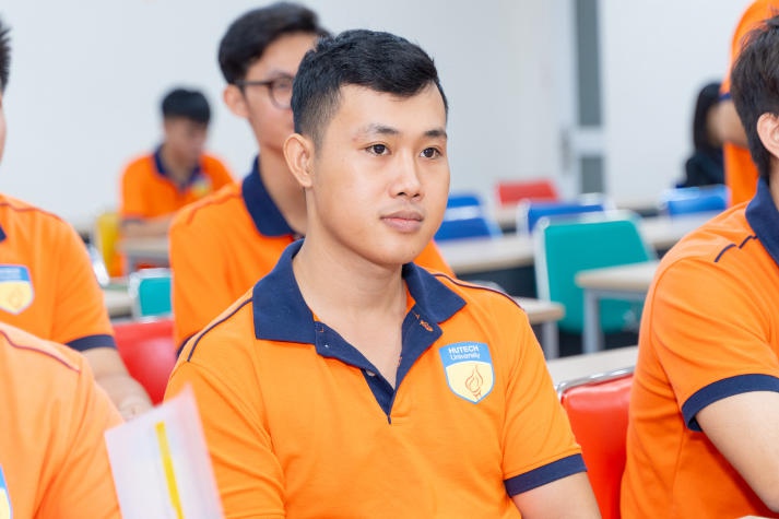Sinh viên Khoa Xây dựng HUTECH tìm hiểu giải pháp chống thấm công nghệ Việt 126