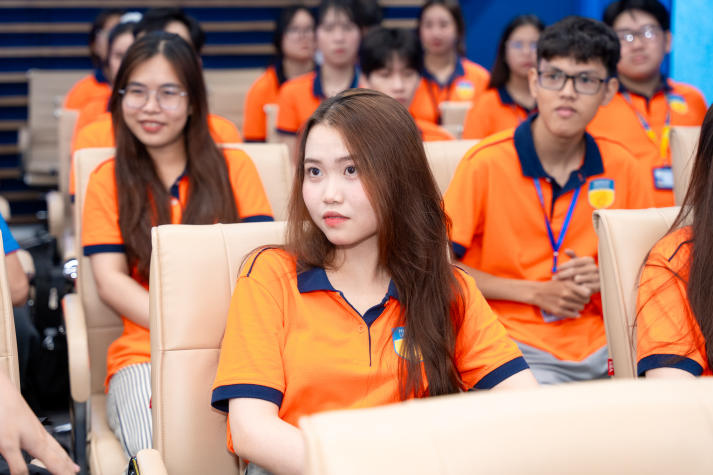 [Video] Sinh viên Công nghệ tài chính HUTECH trải nghiệm thực tế chuyển đổi số tại Eximbank 33