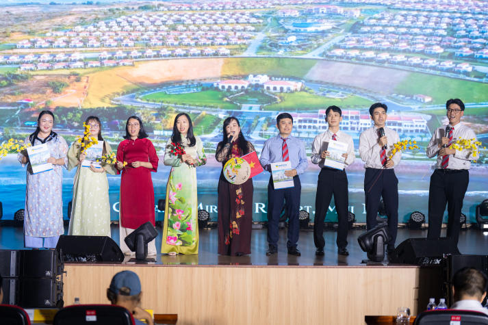 Một mùa giai điệu thăng hoa: HUTECH tôn vinh tháng 11 qua “Tiếng hát từ giảng đường” 2025 12